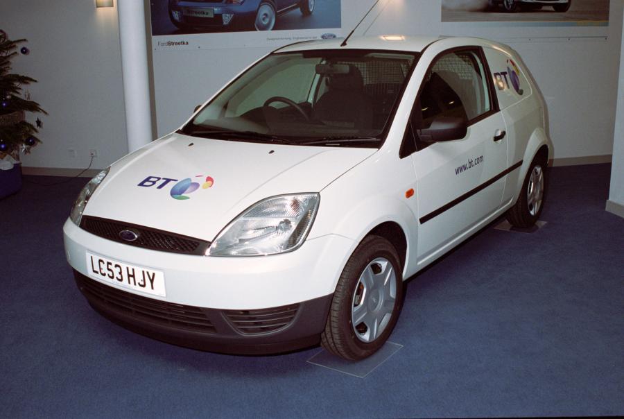  Ford Fiesta Van 2003 года  (фото 2 из 11)